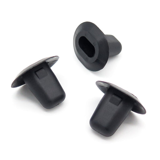 Land Rover & Range Rover Rear Tail Light Mounting Clips Grommets- LR000080 - VehicleClips